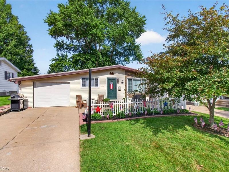 555 Standish Street NW, Massillon, OH 44647 Photo 2