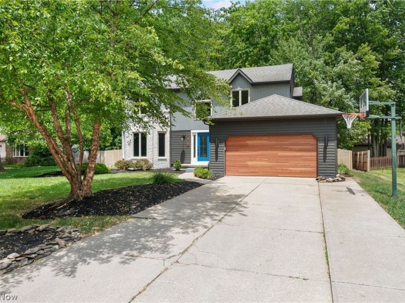 21470 Jonathan Drive, Strongsville, OH 44149 Photo 2