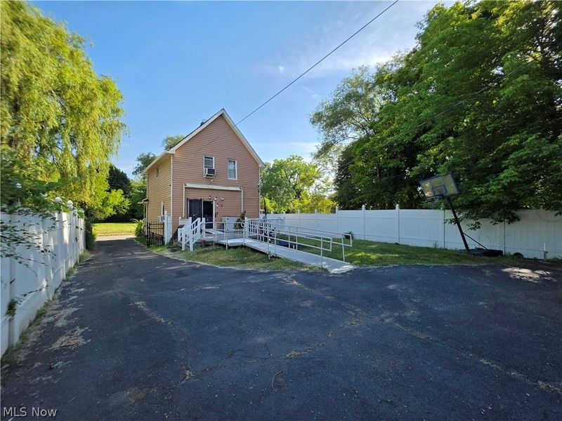8817 Blaine Avenue, Cleveland, OH 44106 Photo 16