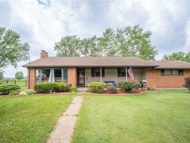 6145 Hollydale Avenue NE, Canton, OH 44721