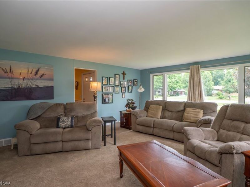 6145 Hollydale Avenue NE, Canton, OH 44721 Photo 10