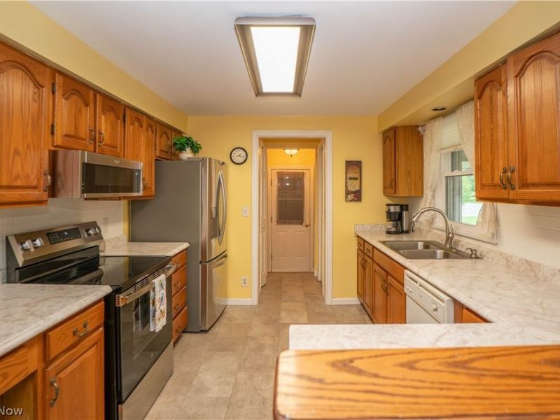 6145 Hollydale Avenue NE, Canton, OH 44721 Photo 15
