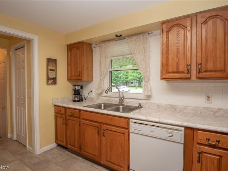 6145 Hollydale Avenue NE, Canton, OH 44721 Photo 16