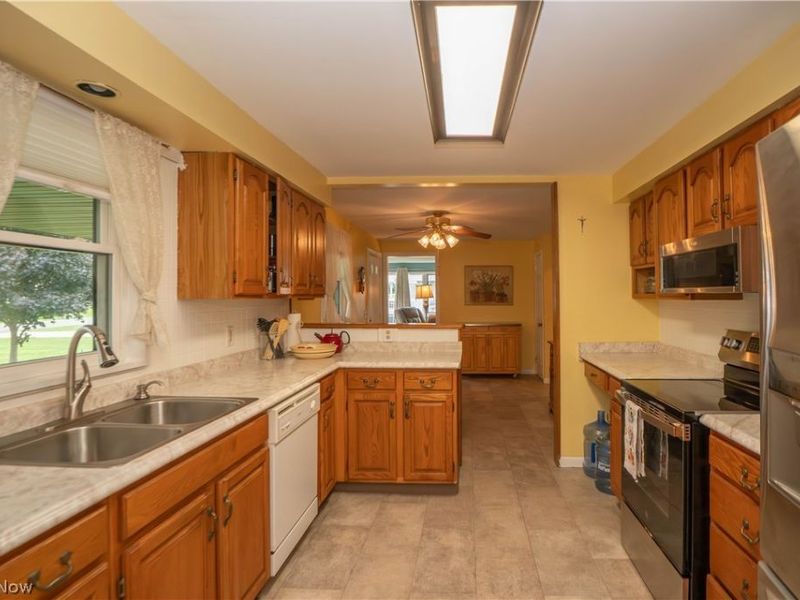 6145 Hollydale Avenue NE, Canton, OH 44721 Photo 17