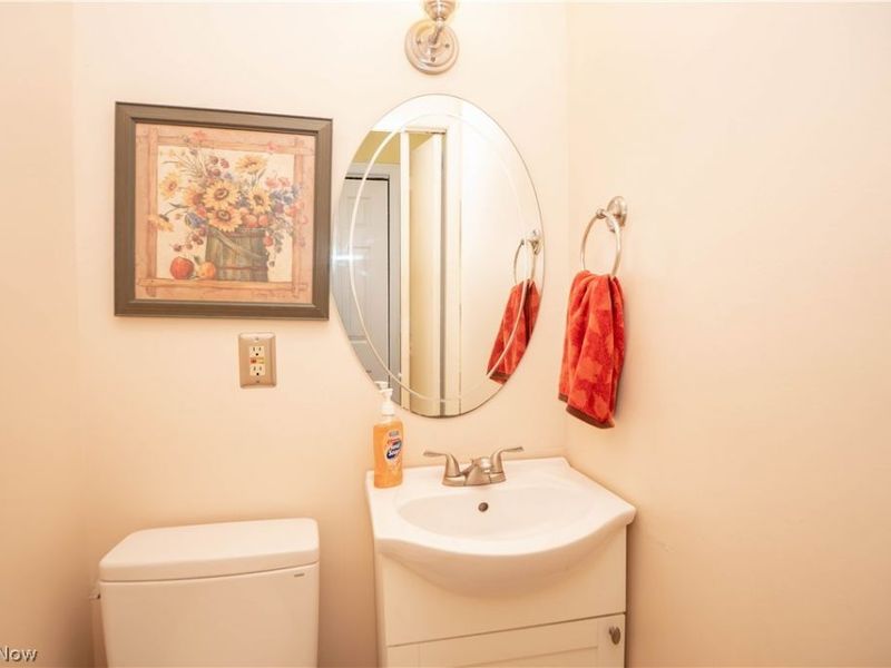 6145 Hollydale Avenue NE, Canton, OH 44721 Photo 19