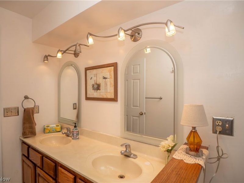 6145 Hollydale Avenue NE, Canton, OH 44721 Photo 28