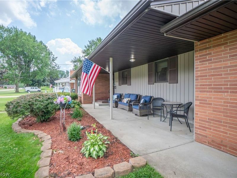 6145 Hollydale Avenue NE, Canton, OH 44721 Photo 5