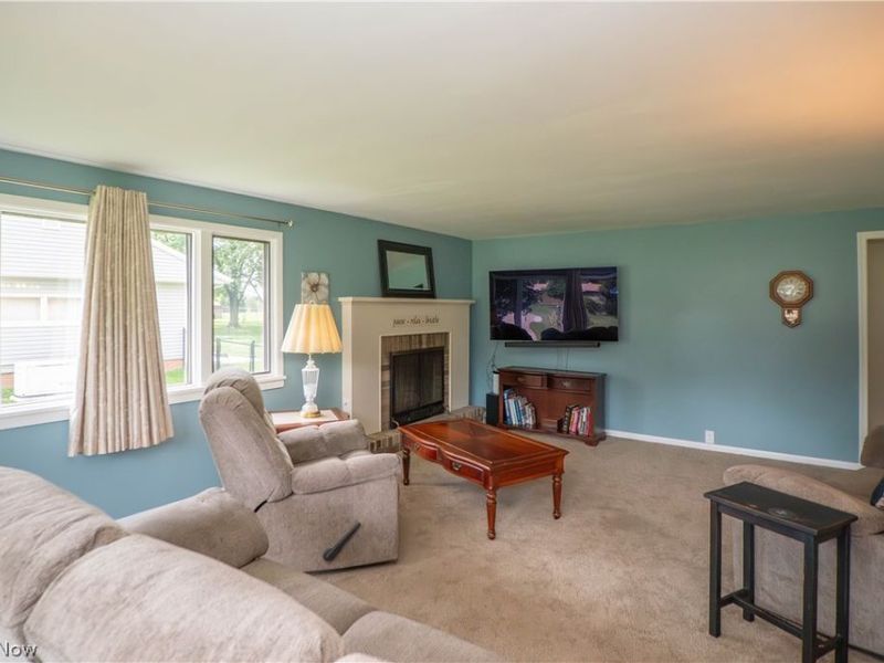 6145 Hollydale Avenue NE, Canton, OH 44721 Photo 9