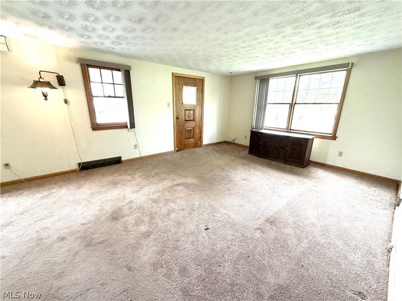 612 Briggs, Leavittsburg, OH 44430 Photo 4