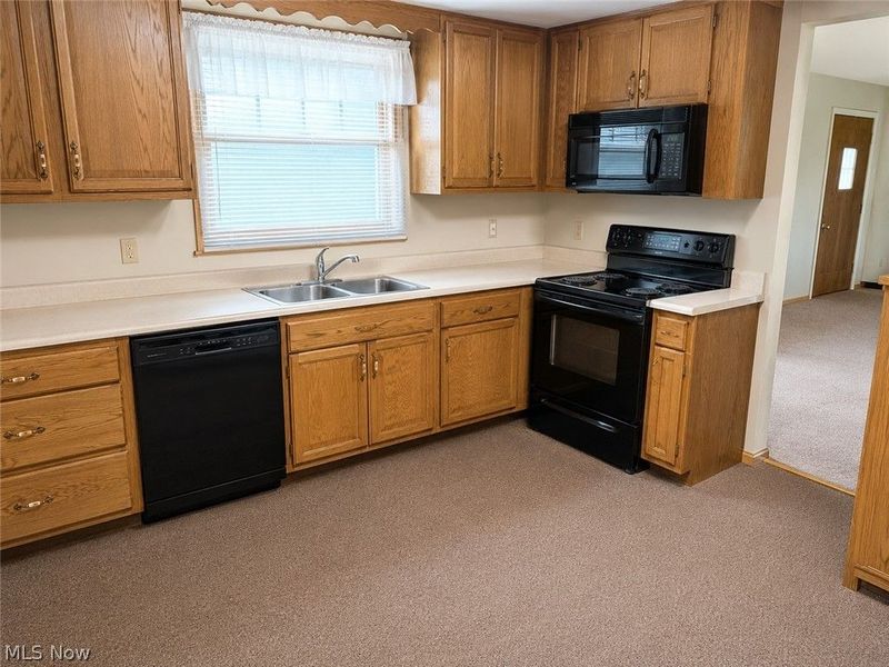 612 Briggs, Leavittsburg, OH 44430 Photo 7