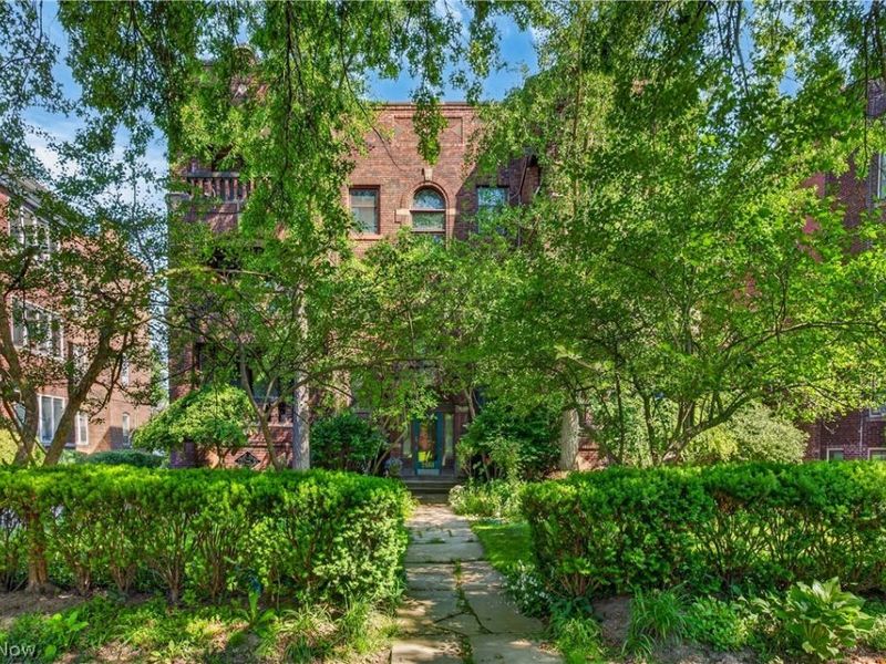 2661 Euclid Heights Boulevard, Unit 5, Cleveland Heights, OH 44106 Photo 2