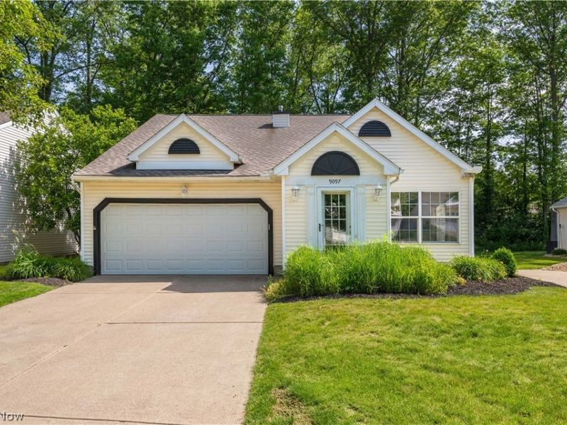 9097 Fern Cove E, Olmsted Falls, OH 44138 Photo 1