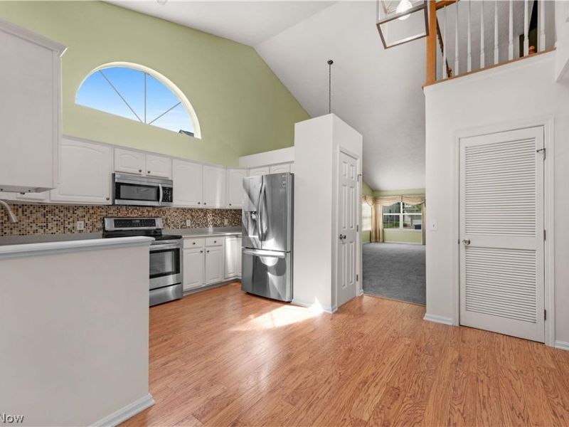 9097 Fern Cove E, Olmsted Falls, OH 44138 Photo 10