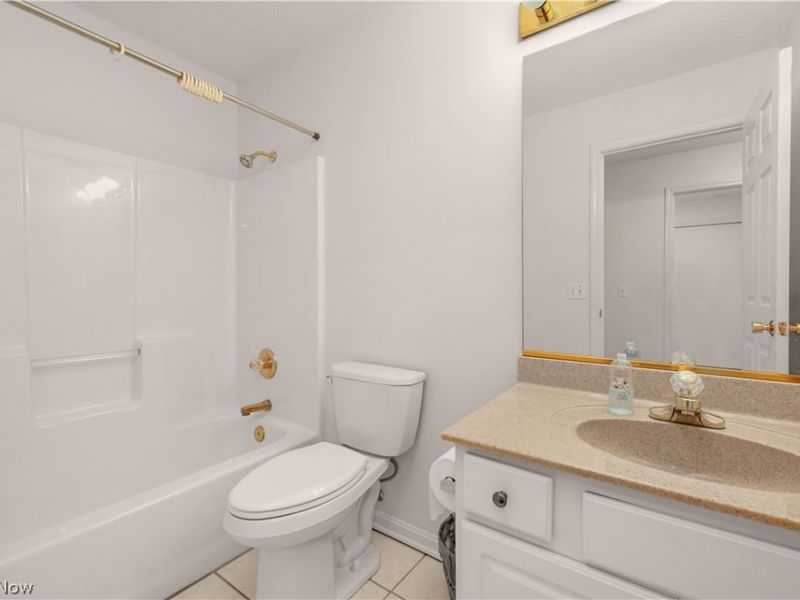 9097 Fern Cove E, Olmsted Falls, OH 44138 Photo 23