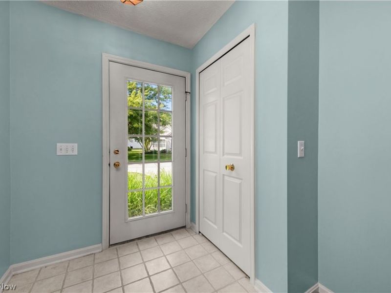 9097 Fern Cove E, Olmsted Falls, OH 44138 Photo 3