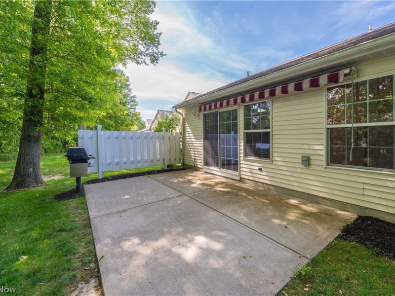 9097 Fern Cove E, Olmsted Falls, OH 44138 Photo 34