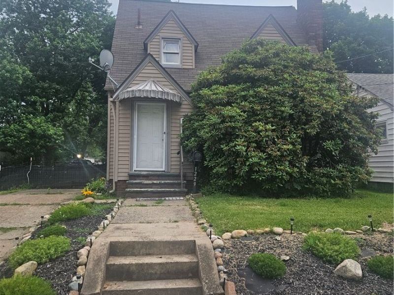1229 Bellflower Avenue SW, Canton, OH 44710 Photo 1