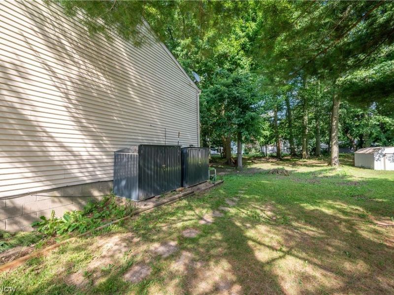 7764 Micawber Road NE, Warren, OH 44484 Photo 20