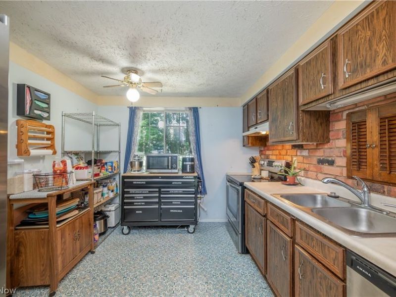 7764 Micawber Road NE, Warren, OH 44484 Photo 28