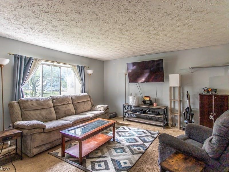 7764 Micawber Road NE, Warren, OH 44484 Photo 4