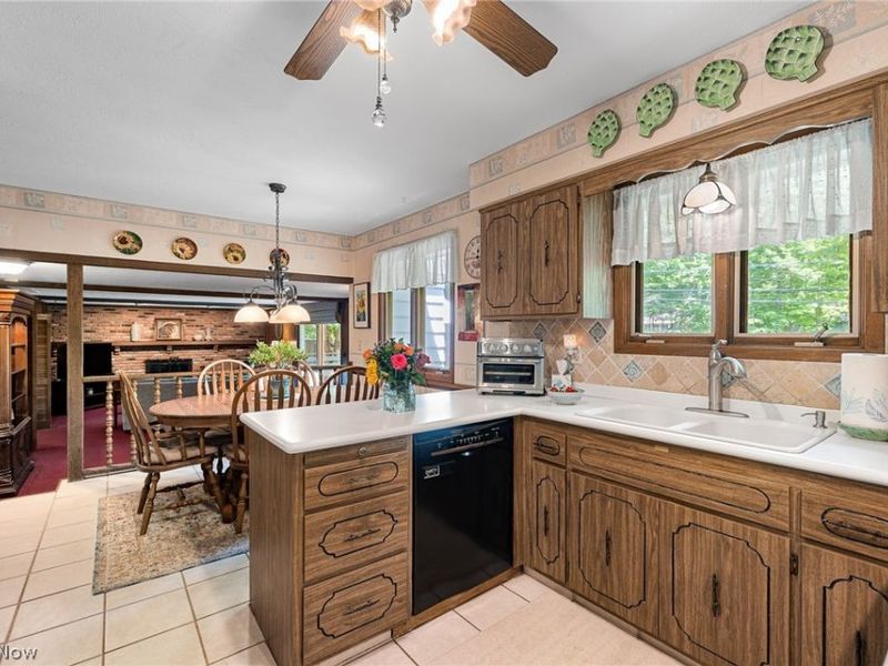 13760 Arrowhead Trail, Middleburg Heights, OH 44130 Photo 8