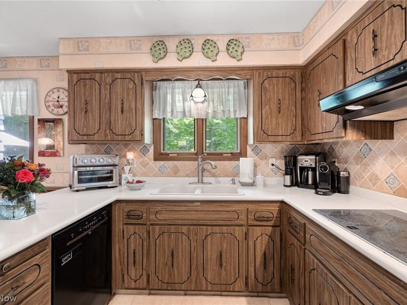 13760 Arrowhead Trail, Middleburg Heights, OH 44130 Photo 9