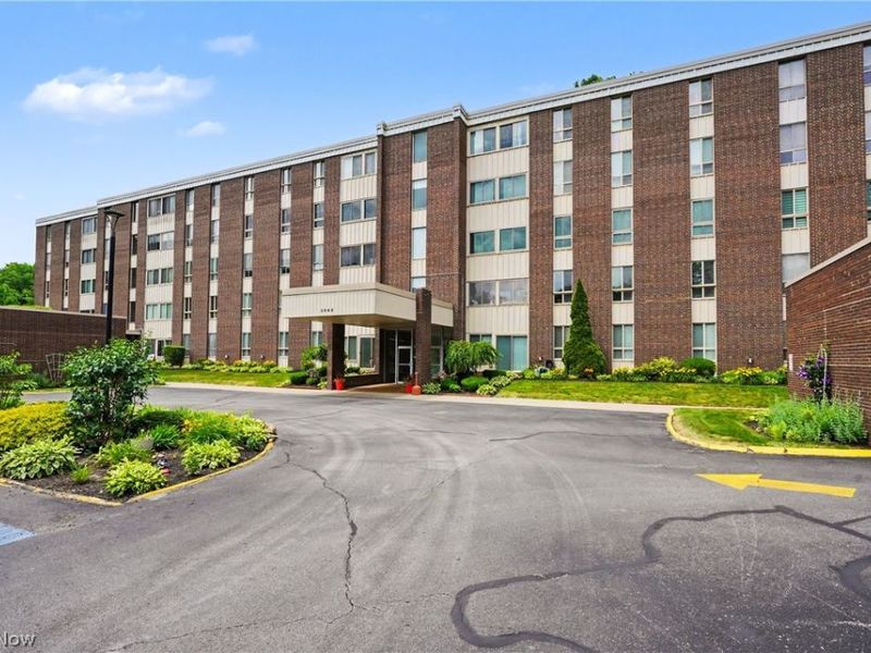 3066 Kent Road, Unit 301, Stow, OH 44224 Photo 1