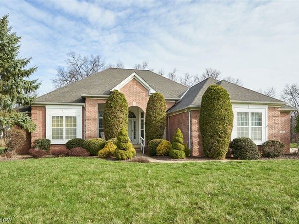 6318 Oak Point Estates , Lorain, OH 44053