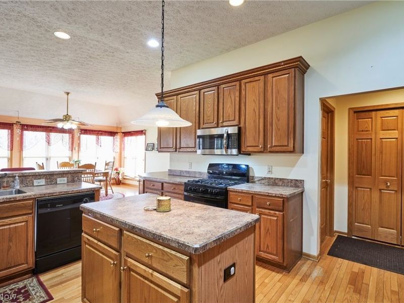 6318 Oak Point Estates, Lorain, OH 44053 Photo 12