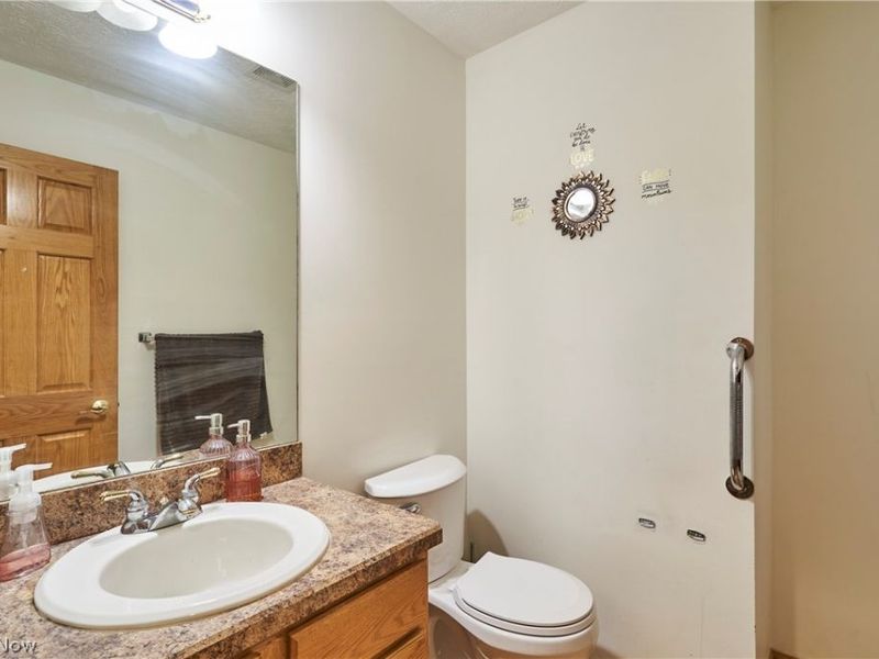 6318 Oak Point Estates, Lorain, OH 44053 Photo 17