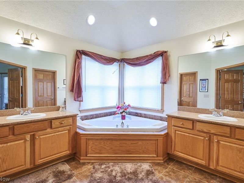 6318 Oak Point Estates, Lorain, OH 44053 Photo 19