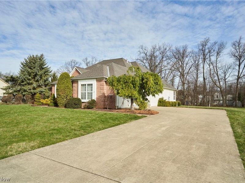 6318 Oak Point Estates, Lorain, OH 44053 Photo 2