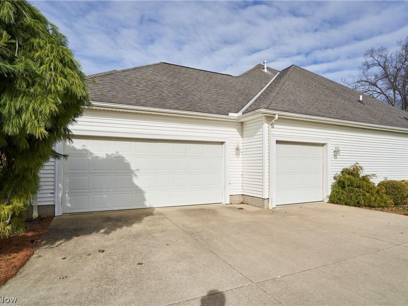 6318 Oak Point Estates, Lorain, OH 44053 Photo 3