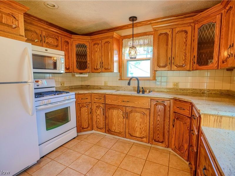 518 Edwards Street, Louisville, OH 44641 Photo 11