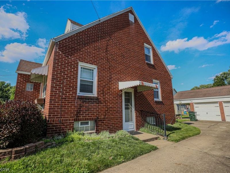 518 Edwards Street, Louisville, OH 44641 Photo 4