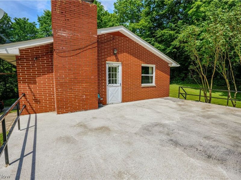 5475 Parks Avenue NE, Louisville, OH 44641 Photo 7