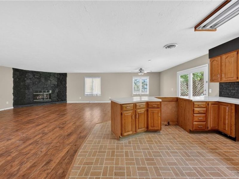 29369 Lorain Road, North Olmsted, OH 44070 Photo 10