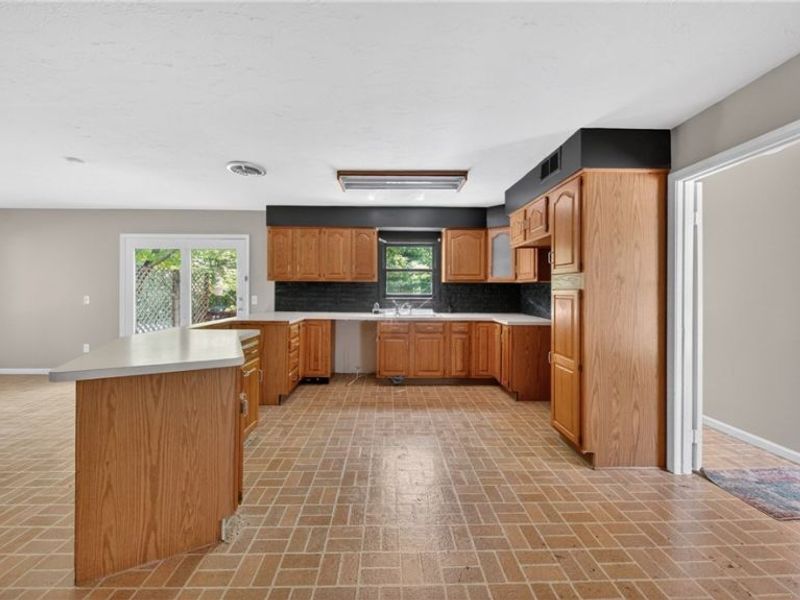 29369 Lorain Road, North Olmsted, OH 44070 Photo 6