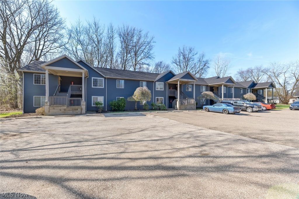 1898 Springfield Lake Boulevard, Unit 207, Akron, OH 44312 Main Photo