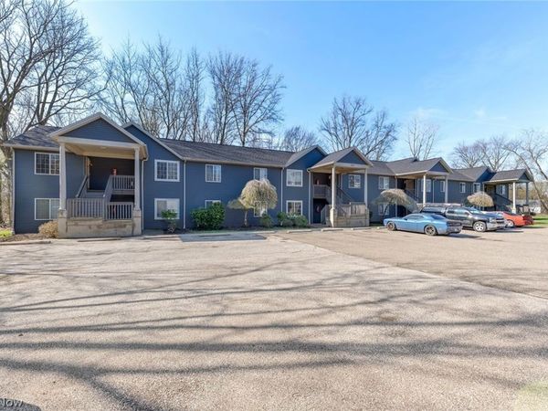 1898 Springfield Lake Boulevard, Unit 207, Akron, OH 44312