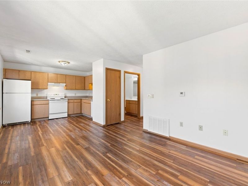 1898 Springfield Lake Boulevard, Unit 207, Akron, OH 44312 Photo 2