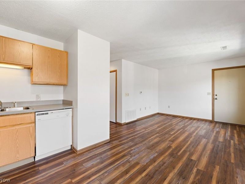 1898 Springfield Lake Boulevard, Unit 207, Akron, OH 44312 Photo 8
