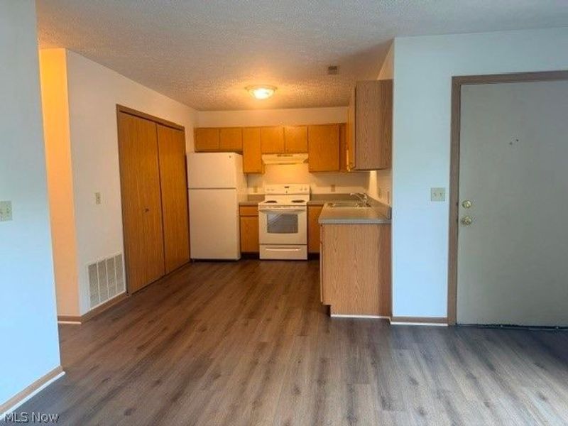 1898 Springfield Lake Boulevard, Unit 105, Akron, OH 44312 Photo 2