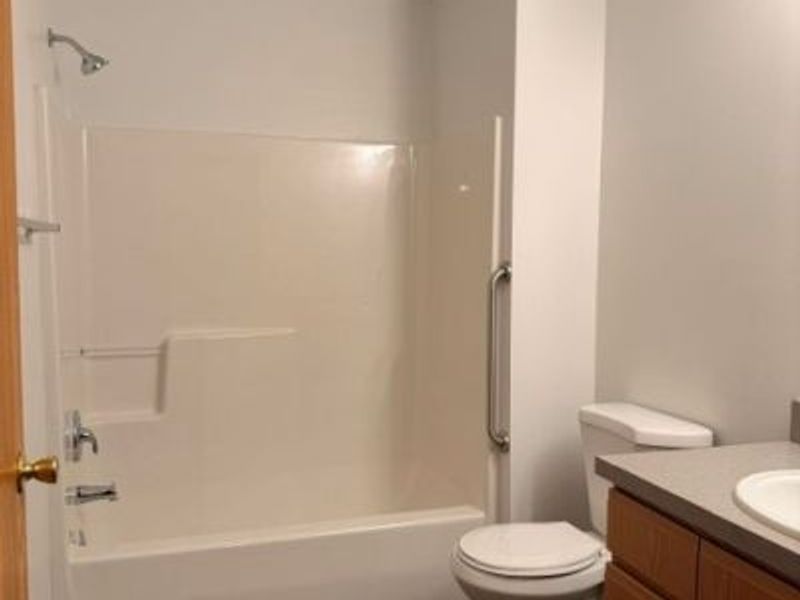 1898 Springfield Lake Boulevard, Unit 105, Akron, OH 44312 Photo 7