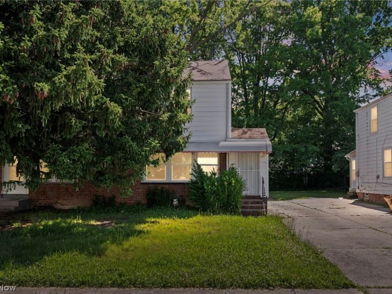 1469 E 250th Street, Euclid, OH 44117 Photo 2