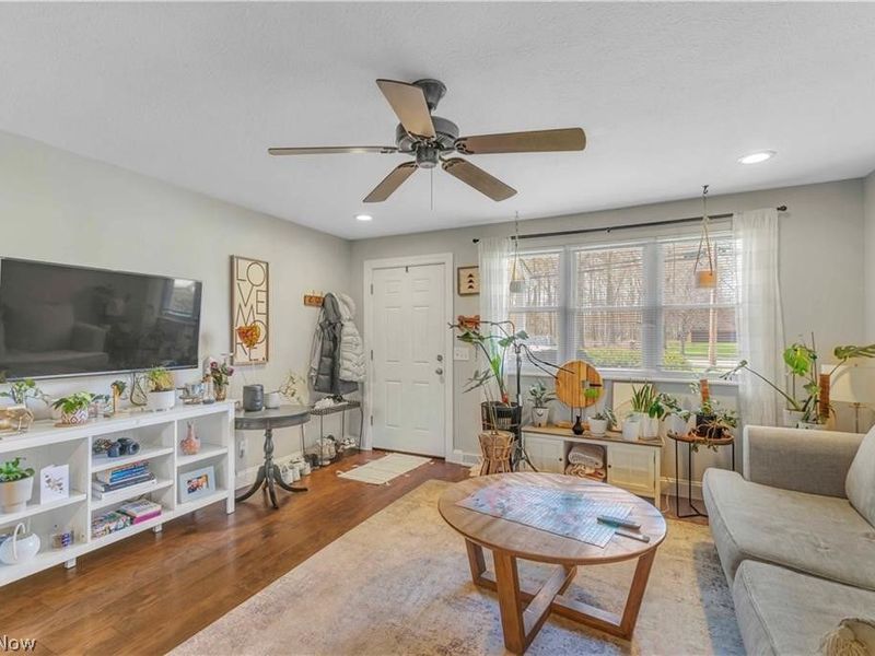 2587 Jaycox Road, Avon, OH 44011 Photo 2