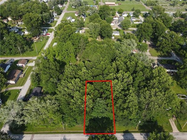 Meadowbrook Avenue NE, Alliance, OH 44601
