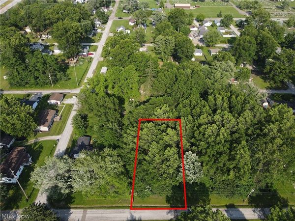 Meadowbrook Avenue NE, Alliance, OH 44601