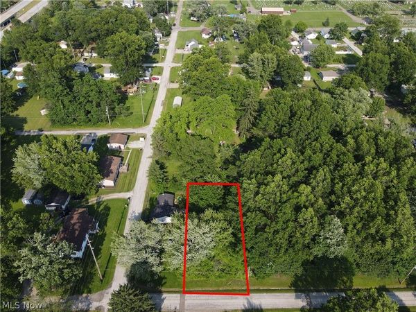 Meadowbrook Avenue NE, Alliance, OH 44601