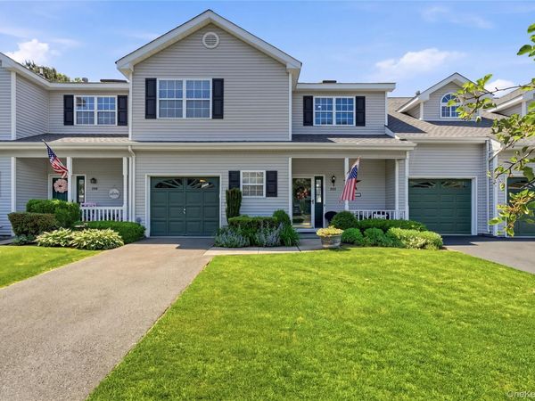 132 Willow Wood Drive, Oakdale, NY 11769